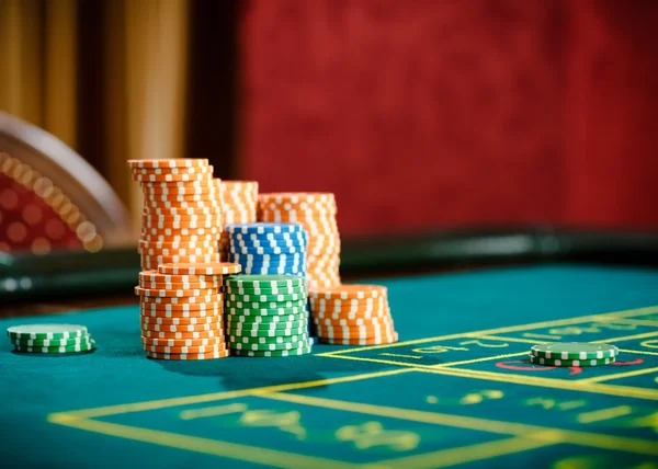 idn89 live casino table with live dealer and betting interface